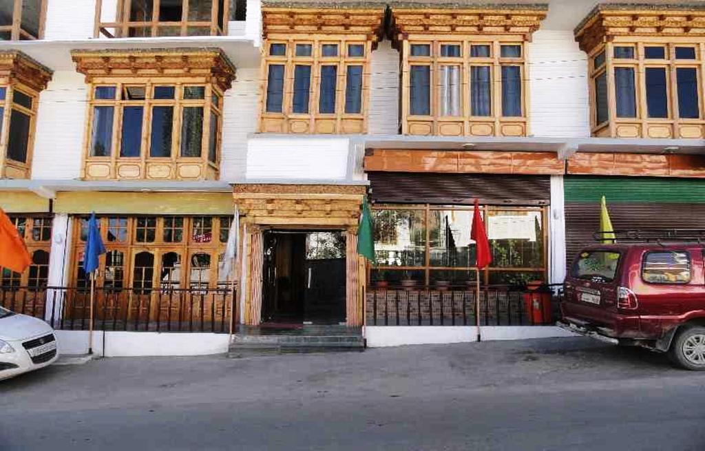 Hotel Shanti Palace Leh Exterior foto